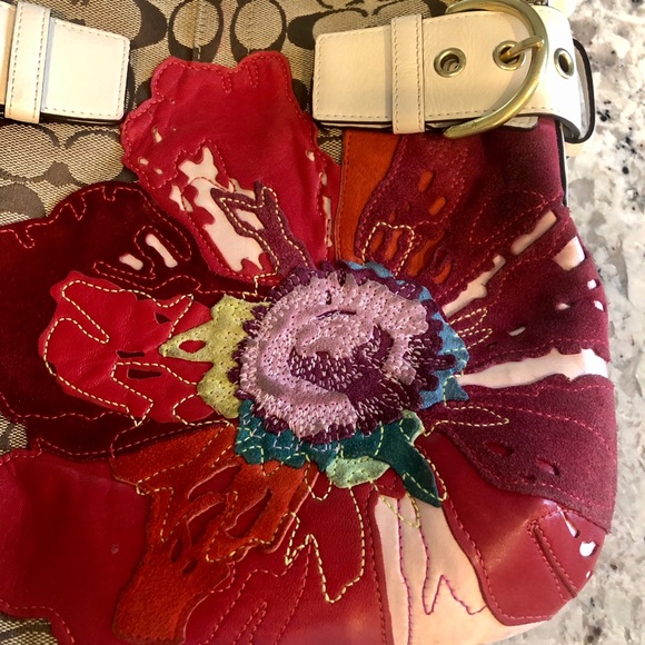 Authentic Coach floral bag - Picture 2 of 7